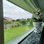 Hjemlig Idyl Naer Og By *